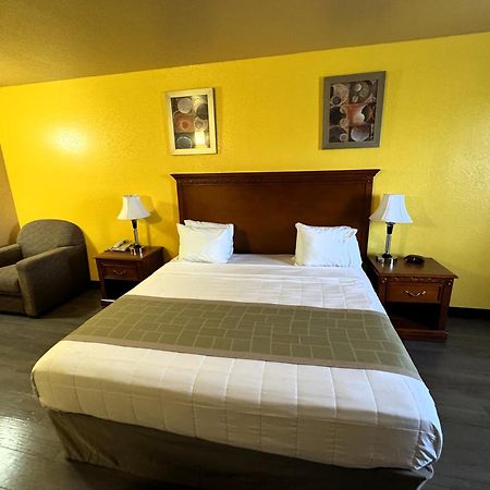 Quality Inn & Suites Mcalester On Hwy 69 & Us 75 Exterior photo